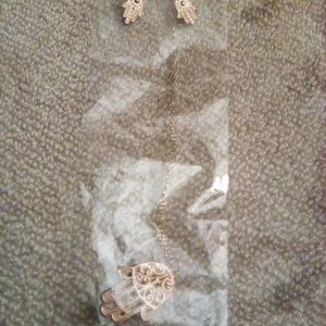 Set* Necklace & earrings